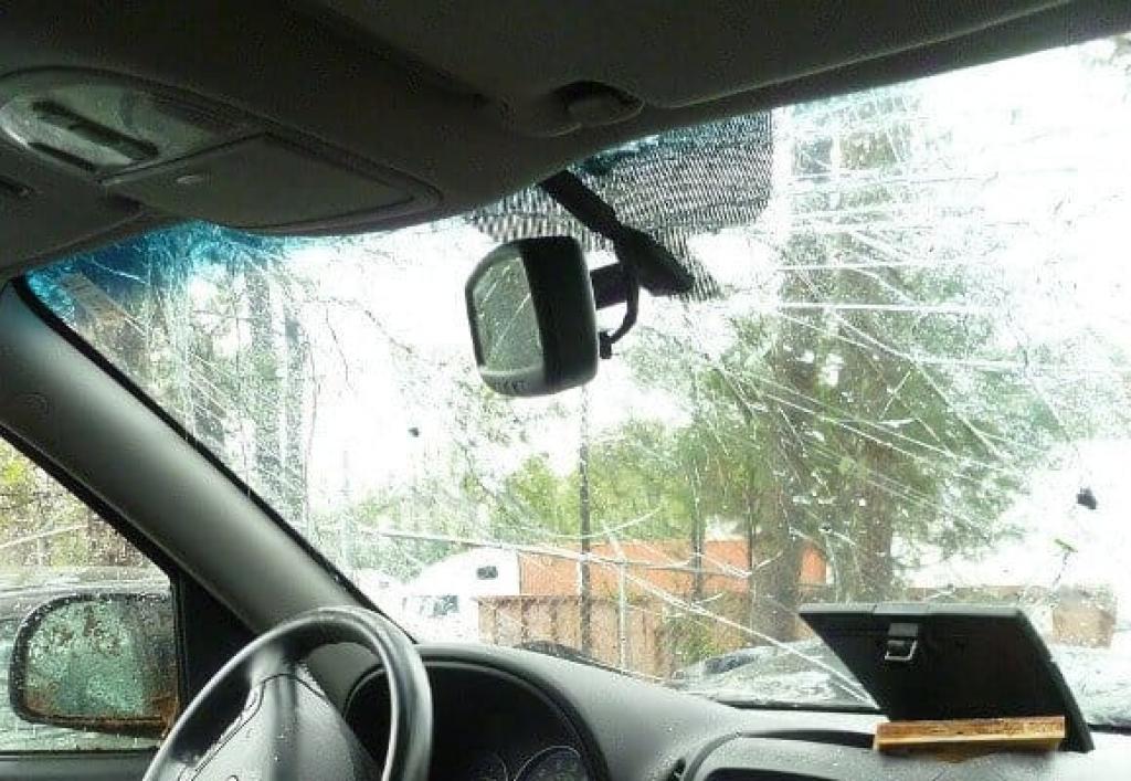 Что делать если попал камень в лобовое стекло скол каско Камень в стекло автомобиля страховой случай